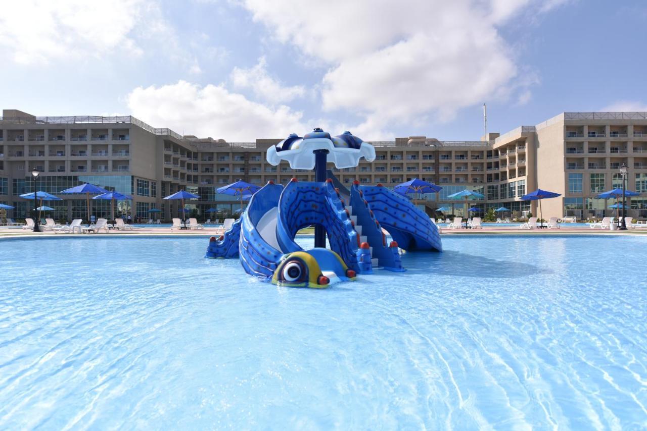 Tolip North Coast Hotel El Alamein Bagian luar foto The water park at the hotel