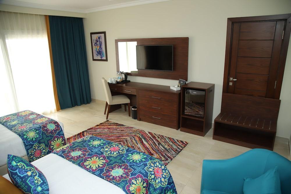 Tolip North Coast Hotel El Alamein Bagian luar foto A room at the hotel