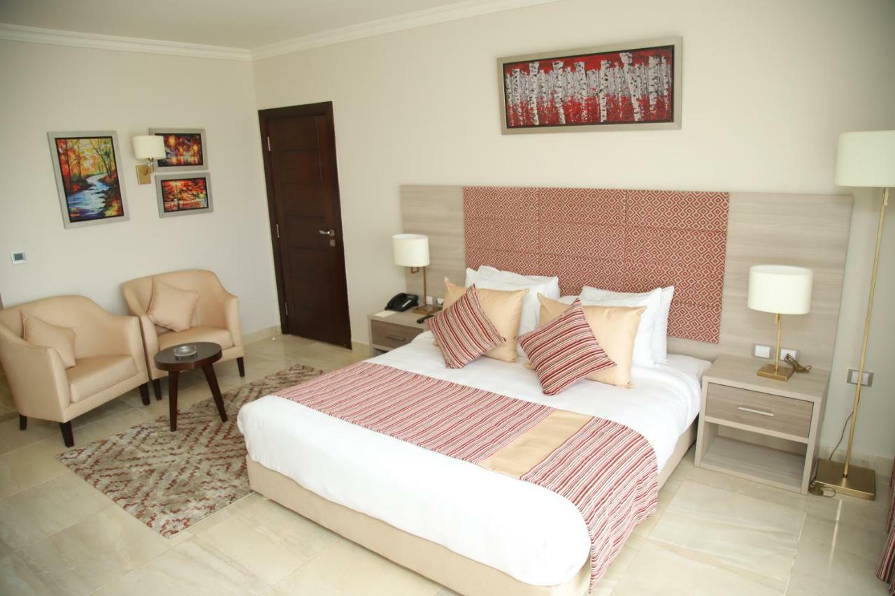 Tolip North Coast Hotel El Alamein Bagian luar foto A bedroom at the hotel